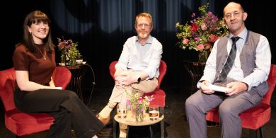 GAILEARAÍ: Scríbhneoirí Chorcaí i lár an aonaigh ag Dinnseanchas sa Taibhdhearc ag Féile Cúirt