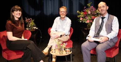 GAILEARAÍ: Scríbhneoirí Chorcaí i lár an aonaigh ag Dinnseanchas sa Taibhdhearc ag Féile Cúirt