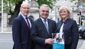 Meon dearfach i leith na Gaeilge ag níos mó daoine, ach líon na gcainteoirí líofa ag laghdú – mórshuirbhé nua Uile-Éireann