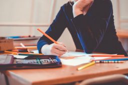 ‘An t-ardú is suntasaí le fiche bliain anuas’ ar líon na ndaltaí ó thuaidh atá ag tabhairt faoin nGaeilge don A-Leibhéal