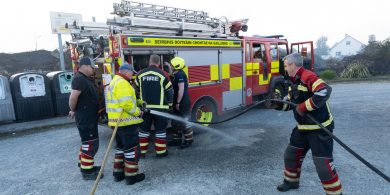 Cónaitheoirí faoi réir le haistriú amach as teach altranais nuair a scaip tine mhór ar an gCeathrú Rua