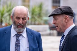 Deireadh ré do chomhghuaillíocht chumhachtach Mhichael agus Danny?