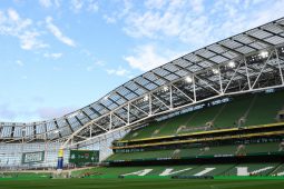 Deimhnithe ag an FAI go bhfuil cluiche idir Éirinn agus Iosrael le bogadh ó Bhaile Átha Cliath agus nach mbeidh slua i láthair