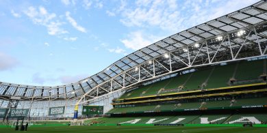 Deimhnithe ag an FAI go bhfuil cluiche idir Éirinn agus Iosrael le bogadh ó Bhaile Átha Cliath agus nach mbeidh slua i láthair