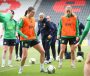 O’Sullivan ar iarraidh ar Éirinn agus fáilte á cur roimh na hÍsiltírigh cois Laoi