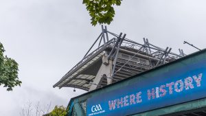 ‘Is Crow Park full of crows’ a d’fhiafraigh an buachaillín dá athair