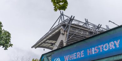‘Is Crow Park full of crows’ a d’fhiafraigh an buachaillín dá athair