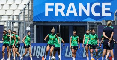 Deis stairiúil ag Éirinn agus na Francaigh ag fanacht i Grenoble