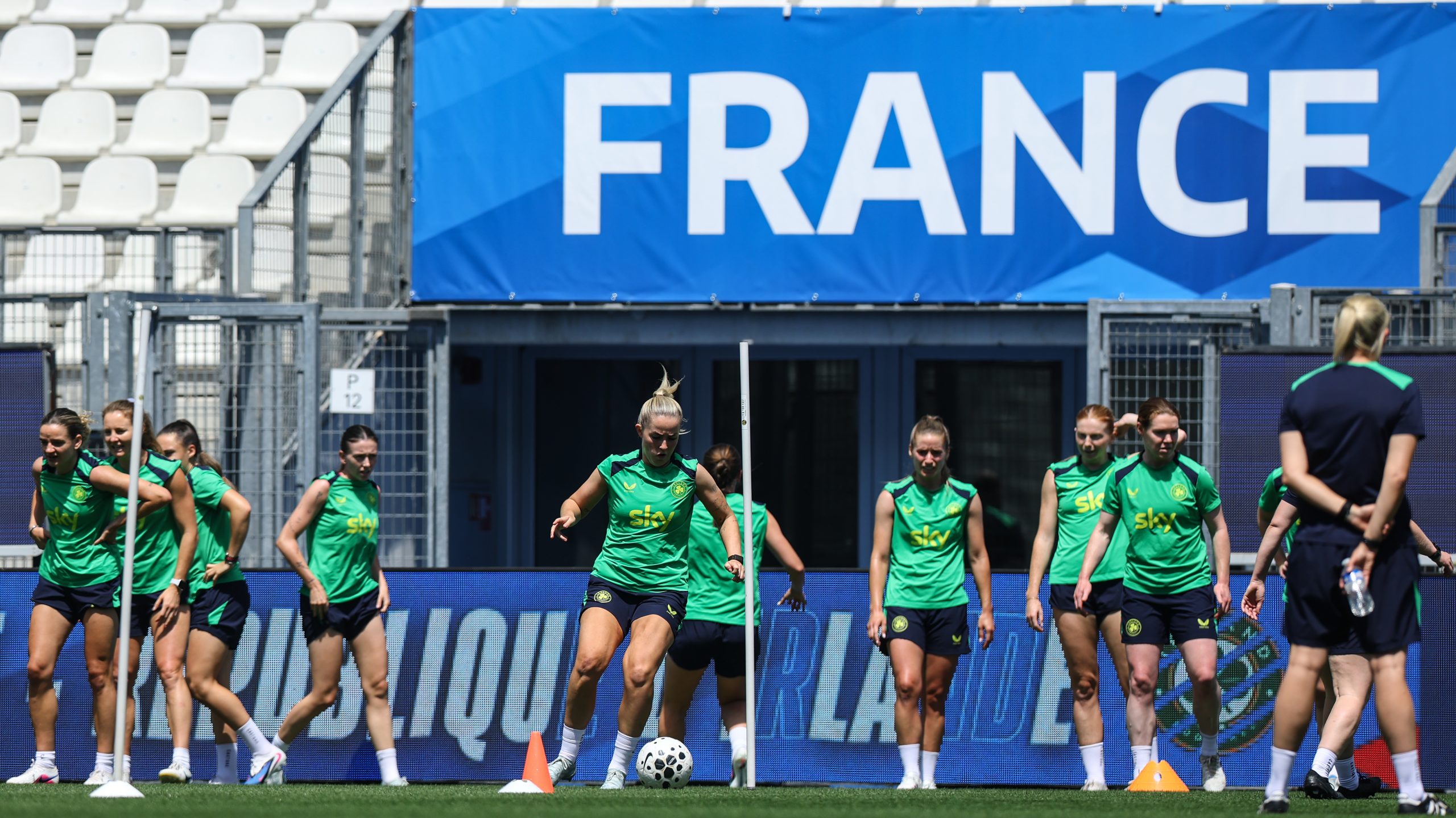Deis stairiúil ag Éirinn agus na Francaigh ag fanacht i Grenoble