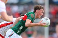 Treibheanna na Mumhan ag gluaiseacht go dásachtach chun cinn