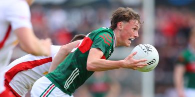 Treibheanna na Mumhan ag gluaiseacht go dásachtach chun cinn