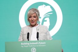 Port Shinn Féin athraithe faoi leasuithe ar Stormont