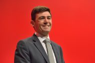 ‘Seans deiridh’ an Lucht Oibre – coimhlint réitithe ag Burnham le Keir Starmer