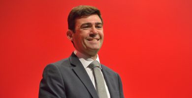 ‘Seans deiridh’ an Lucht Oibre – coimhlint réitithe ag Burnham le Keir Starmer