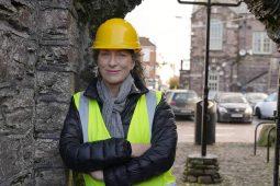 An Béarla beo ar chlár faoi chúrsaí tógála ar TG4
