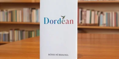 Timpeall an domhain i 39 dán sa dara cnuasach le Róise Ní Bhaoill