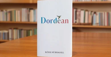 Timpeall an domhain i 39 dán sa dara cnuasach le Róise Ní Bhaoill