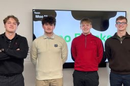 Togra mac léinn faoi pholasaí poiblí Gaeilge san iomaíocht i gcomórtas idirnáisiúnta sa tSín