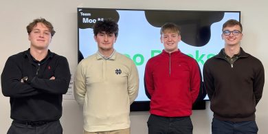 Togra mac léinn faoi pholasaí poiblí Gaeilge san iomaíocht i gcomórtas idirnáisiúnta sa tSín