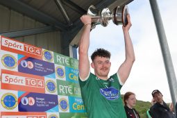 Lá stairiúil do Ghaoth Dobhair agus Corn an Aire ag dul go Machaire Gathlán den naoú huair