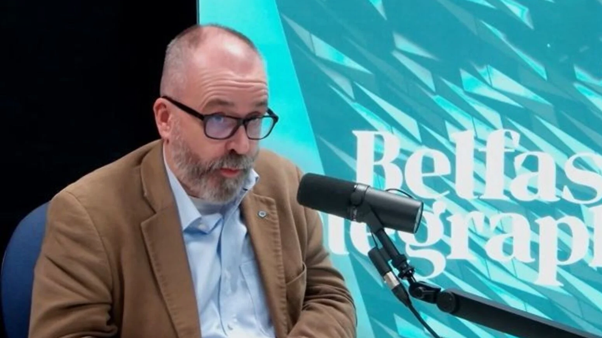 Ní leor don Ultais ‘gearr agus greamaigh’ ar pholasaithe Gaeilge  – Lee Reynolds