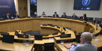 ‘Cá bhfuil taighde na Roinne Oideachais a chruthaíonn go bhfuil córas na ndíolúintí ag obair?’ – údar tuarascála nua