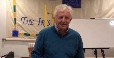 ‘Bhí muid in ann talamh a cheannach le cúrsaí gailf a chur chun cinn’ – ról tithíochta molta d’Údarás na Gaeltachta ag iarchathaoirleach