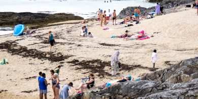 Glac sos agus tabhair faoi deara an áilleacht atá sna rudaí beaga