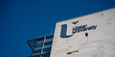 Ceathrar coimisinéirí teanga le labhairt ag comhdháil in Ollscoil Uladh