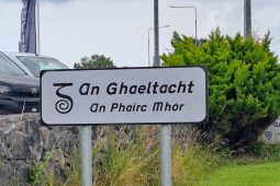 Masla do mhuintir na Gaeltachta na comharthaí nua Gaeltachta i gcathair na Gaillimhe