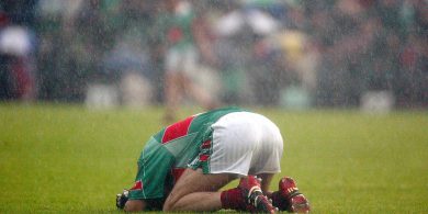 Crú an áidh ag Maigh Eo, rabhadh i gcluiche ceannais na hiomána agus rinceoir na Ríochta