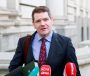 Cáin, cáin agus cáin arís eile – coimhlint an bhuiséid ina tús
