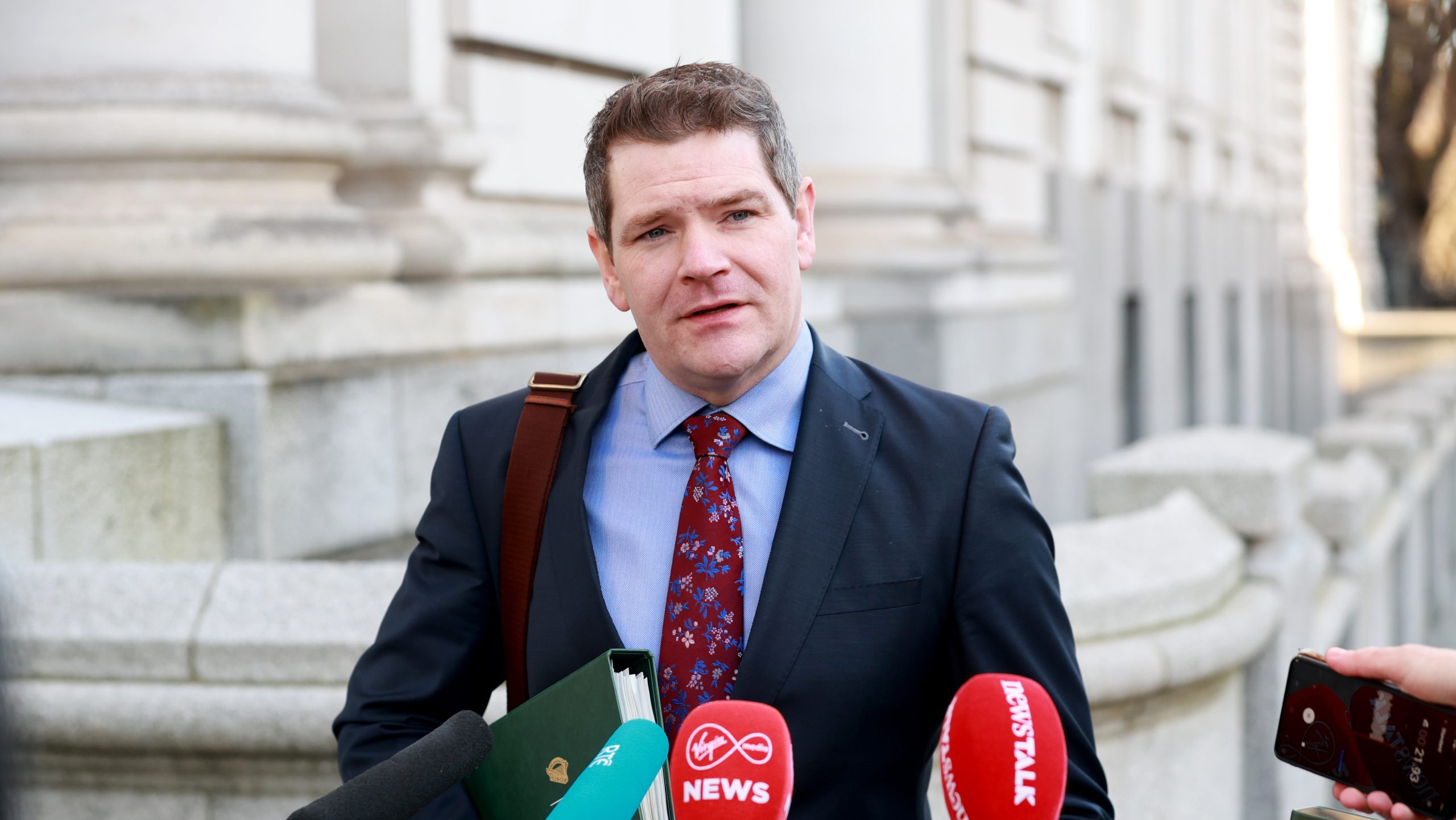 Cáin, cáin agus cáin arís eile – coimhlint an bhuiséid ina tús