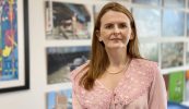 Taighde faoi thionchar na Gaeilge ar an ngeilleagar coimisiúnaithe ag an Aire Caoimhe Archibald