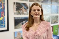 Taighde faoi thionchar na Gaeilge ar an ngeilleagar coimisiúnaithe ag an Aire Caoimhe Archibald