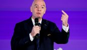 ‘Faic athraithe’ maidir le bagairt baghcait UEFA agus a seasamh in aghaidh Infantino