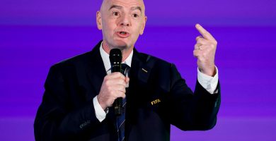 ‘Faic athraithe’ maidir le bagairt baghcait UEFA agus a seasamh in aghaidh Infantino
