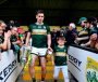 Údar spreagtha ó na comharsana ag Paul Geaney agus fir an Daingin