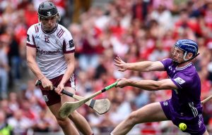 Gaillimh ar ais i gcluiche ceannais na hÉireann agus cliste ar Chorcaigh arís