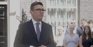 Burnham an cúigiú Príomh-Aire ar an mBreatain le ceithre bliana