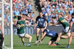 Scoth na bpictiúr ó chluichí leathcheannais peile na hÉireann agus Ciarraí agus Maigh Eo tagtha slán