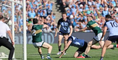 Scoth na bpictiúr ó chluichí leathcheannais peile na hÉireann agus Ciarraí agus Maigh Eo tagtha slán