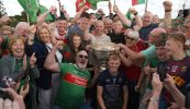 GAILEARAÍ: Lá dá saol! Cuireann na sluaite fáilte roimh Sam go Béal a’ Mhuirthead