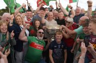 GAILEARAÍ: Lá dá saol! Cuireann na sluaite fáilte roimh Sam go Béal a’ Mhuirthead