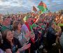 Ó, tabhair mo bheannacht siar leat go Contae Mhaigh Eo