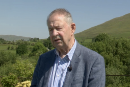 ‘Is gá teorainneacha na Gaeltachta a athrú’ – Ó Cuív