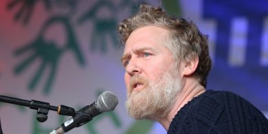 Glen Hansard, amhránaí agus buaiteoir Oscar, ar shlí na fírinne