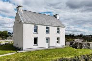 ‘Ba chóir don stát é a cheannach’ – teach mhuintir Mháirtín Uí Chadhain ar an gCnocán Glas ar díol
