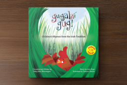Dhá leabhar fuaime le Gaeilge shaibhir nádúrtha don karaoke teaghlaigh sa gcarr