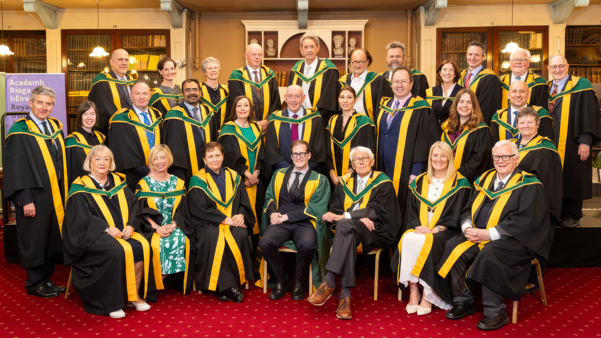Ollamh le Sean-Ghaeilge agus Meán-Ghaeilge i measc bhaill nua Acadamh Ríoga na hÉireann